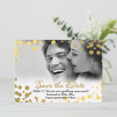 SAVE THE DATE Gold Foil Confetti Dots Fotokarte Einladung (Stehend Vorderseite)
