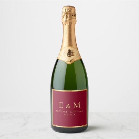 Save the Date Gold Text Monogram Elegant Burgundy Schaumweinetikett (Vorderseite)