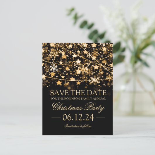Save the Date Gold Winter Holiday String Lights Ankündigungspostkarte (Stehend Vorderseite)