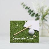 Save the Date Golfball mit Bleistift auf Grün Einladungspostkarte (Stehend Vorderseite)