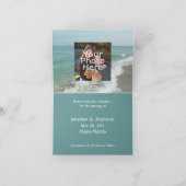 Save the Date Hochzeit in Urlaubsort Sand Writing Ankündigung (Innenseite)