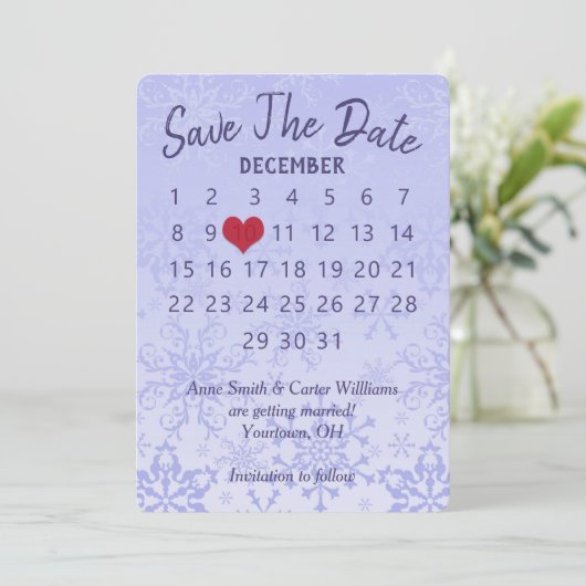 Save the Date Hochzeitskalender Lila Schneeflocken Einladung (Stehend Vorderseite)