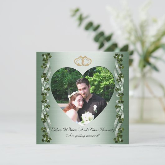 Save the Date irische Hochzeitsbügel und Kleeblätt Einladung (Stehend Vorderseite)