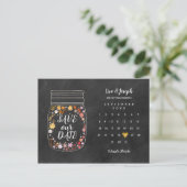 Save the Date Kalender Herz Mason Jar Chalkboard Ankündigungspostkarte (Stehend Vorderseite)