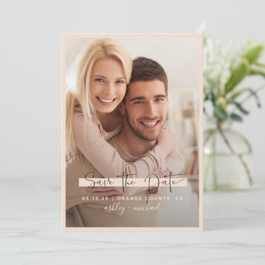 Save the Date Kalligrafie Foto Blush Wedding Einladung (Stehend Vorderseite)