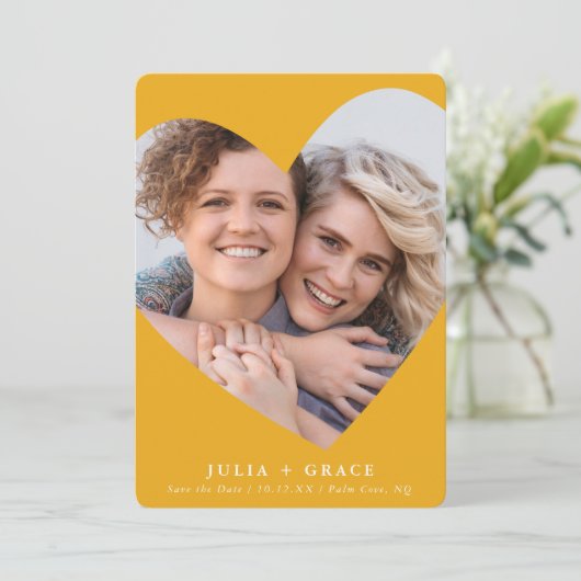SAVE THE DATE lgbtq modernes Foto Herzrahmen gelb Einladung (Stehend Vorderseite)