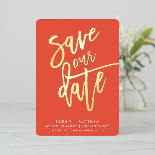 SAVE THE DATE moderne Kalligraphie Folieneinladung (Stehend vorne)