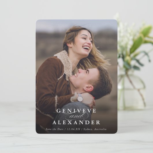 SAVE THE DATE modernes Foto-Overlay Einladung (Stehend Vorderseite)