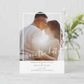 Save the Date Modernes Personalisiertes Foto Ankündigung (Stehend Vorderseite)