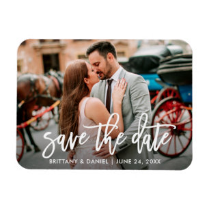 Save the Date Modernes Pinselskript Couple Foto Magnet