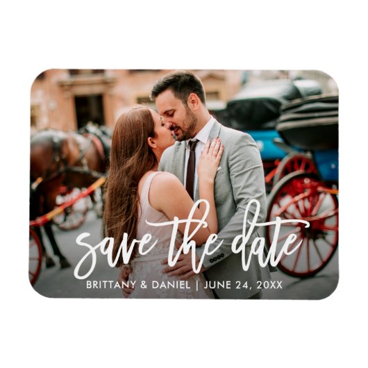 Save the Date Modernes Pinselskript Couple Foto Magnet (Horizontal)