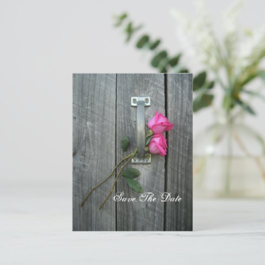 Save the Date Postkarte - Zwei Rose und Stalltüre (Stehend Vorderseite)