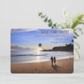 Save the Date Romantic Couple on Beach Einladung (Stehend Vorderseite)