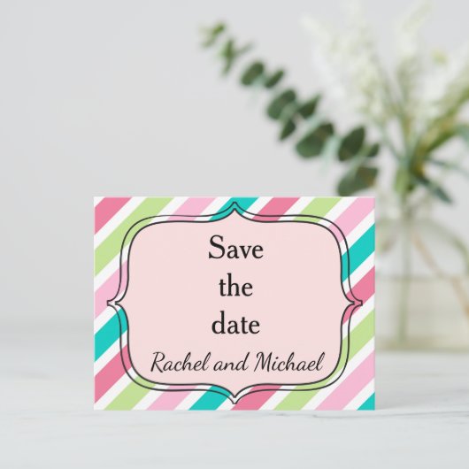 Save the Date rosa und blaue Streifen Ankündigungspostkarte (Stehend Vorderseite)