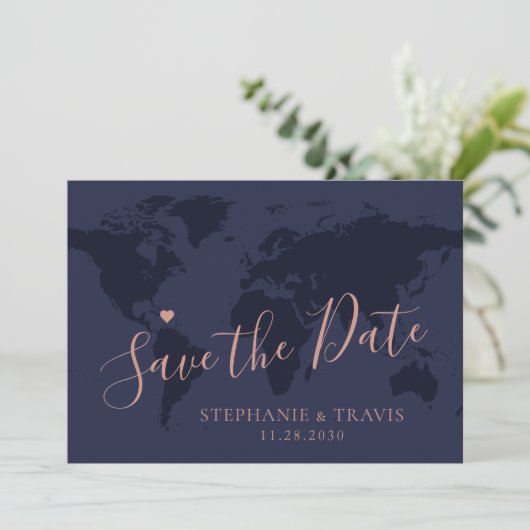 Save the Date Rose Gold Blue World Map Zielort (Stehend Vorderseite)