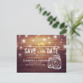 Save the Date rustikale Holz Mason Jar String Ligh Ankündigungspostkarte (Stehend Vorderseite)
