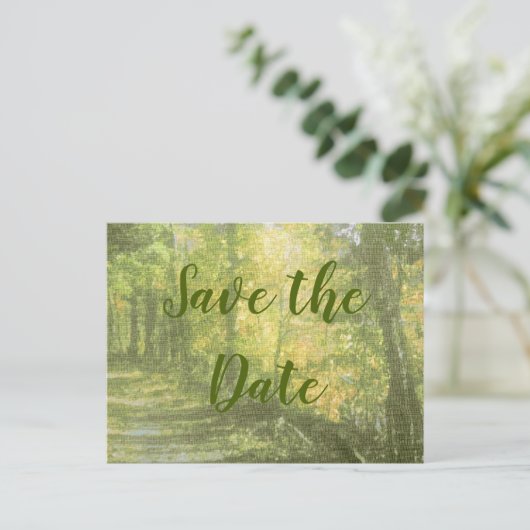 Save the Date Rustikaler Wald Ankündigungspostkarte (Stehend Vorderseite)