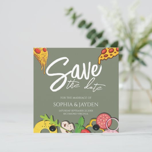 Save the Date Sage Green PIZZA Moderner Chic (Stehend Vorderseite)