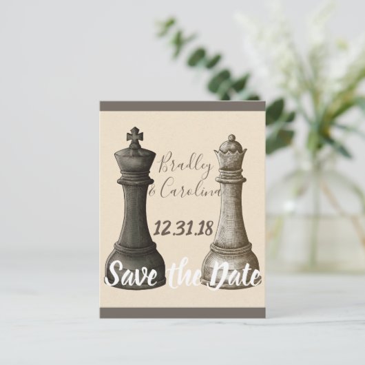 Save the Date Schess King Queen Personalisiert Postkarte (Stehend Vorderseite)