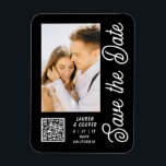 Save the Date Schwarz-weiße moderne Hochzeit Magnet<br><div class="desc">Save the Date Schwarz-weiße Stylish Script Modern Wedding Magnete verfügen über einen schwarzen Hintergrund mit Ihrem eigenen Foto. Personalisieren Sie Ihren Text,  indem Sie den Text in den bereitgestellten Textfeldern bearbeiten und Ihre Website-URL für Ihren benutzerdefinierten QR-Code hinzufügen. Entwickelt für Sie von ©Evco Studio www.zazzle.com/store/evcostudio</div>