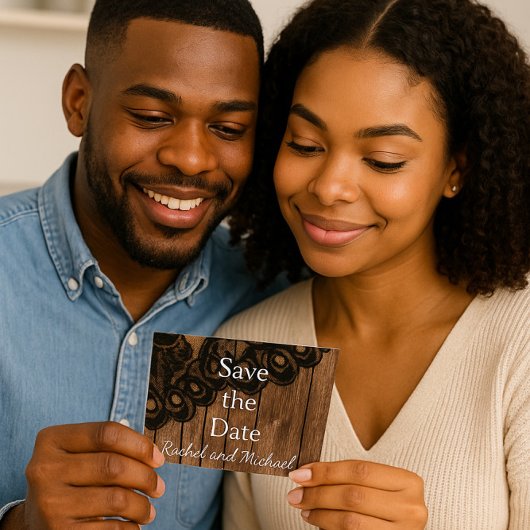 Save the Date Schwarze Imitate Spitzen und Holz Ankündigungspostkarte