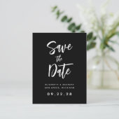 Save the Date schwarzer und weißer QR-Code Ankündigungspostkarte (Stehend Vorderseite)