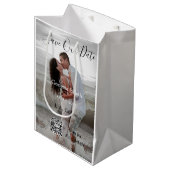 Save the date simple minimal QR scan code details Mittlere Geschenktüte (Vorderseite Schrägansicht)