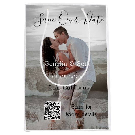 Save the date simple minimal QR scan code details Mittlere Geschenktüte (Vorderseite)