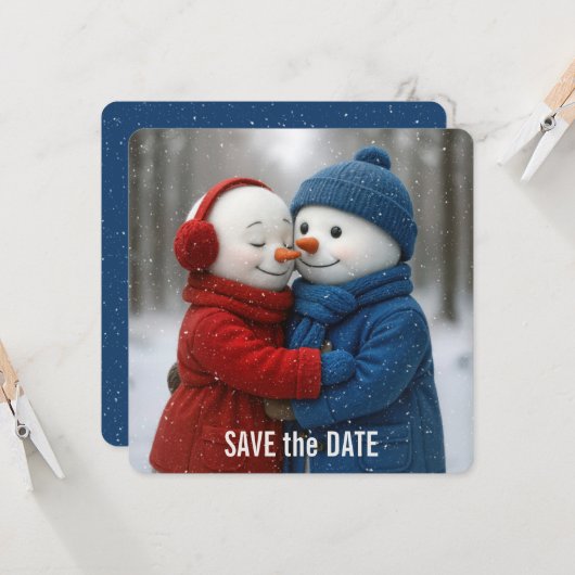 Save The Date Snowman Couple in Snowflakes Karte (Vorderseite/Rückseite Beispiel)