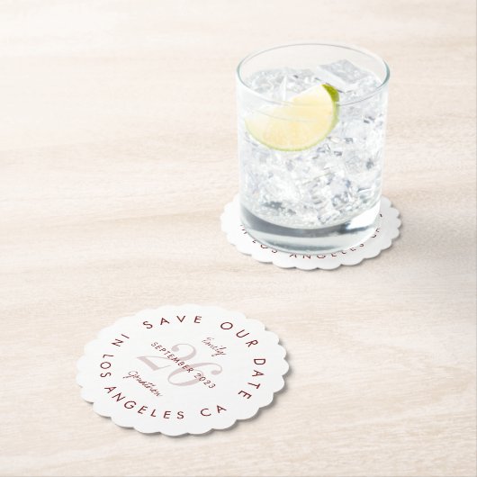 Save the Date Tinted Day Burgundy Typografie Untersetzer (Vor Ort)