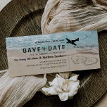 Save the Date Tropical Beach Hearts Boarding Pass<br><div class="desc">Strandziel Save the Date Boarding Pass mit einem sommerlichen tropischen Ozean Insel Hintergrund,  ein Vintager Sandstrand mit zwei Herzen am Ufer,  Ihre Initialen und eine Hochzeitsvorlage.</div>