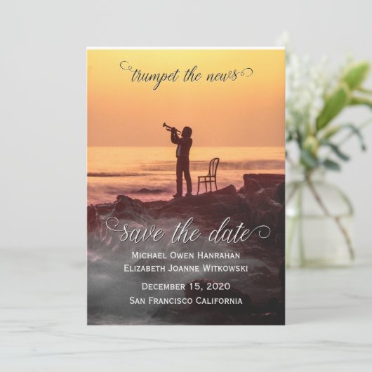 Save the Date Trumpet die Nachrichten! Einladung (Stehend Vorderseite)