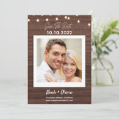 Save the Date Twinkle Lights Rustic Wood Wedding (Stehend Vorderseite)