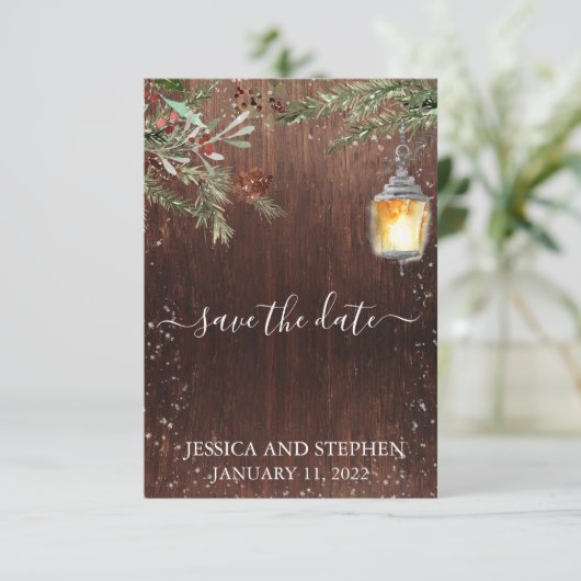 Save the Date Winter Rustikaler Pinienwald (Stehend Vorderseite)