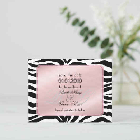 Save the Date, Zebra + Monogramm Ankündigungspostkarte (Stehend Vorderseite)