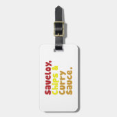 Saveloy, Chips & Curry Sauce. Gepäckanhänger (Vorderseite vertikal)