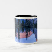 Sawzahnwilderness, Idaho. USA. Kumulus Zweifarbige Tasse (Mittel)