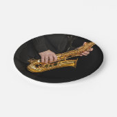 Saxophone Player gibt sächsischen Jazzspieler aus Pappteller (Schrägansicht)