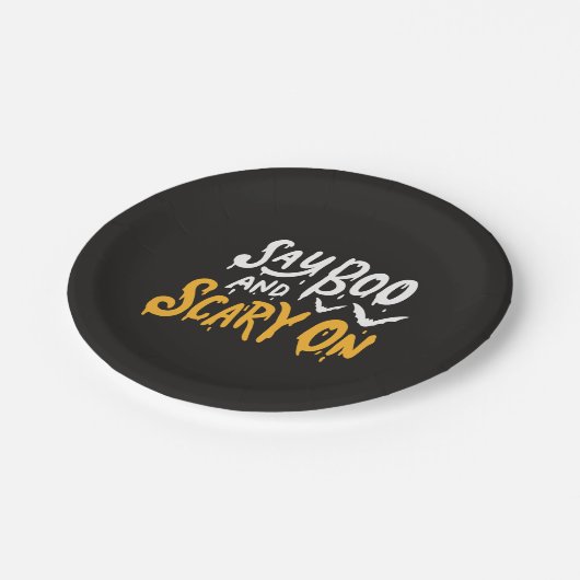 Say Boo und Beängstigend on | Witziges Halloween-P Pappteller (Schrägansicht)