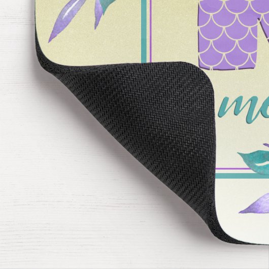 Scales Watercolor Lila Ombre Mermaid Monogram Mousepad (Ecke)