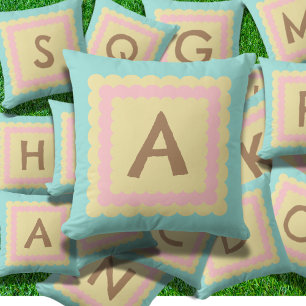 Scallop Alphabet Monogramm Scallope Design Pastell Kissen