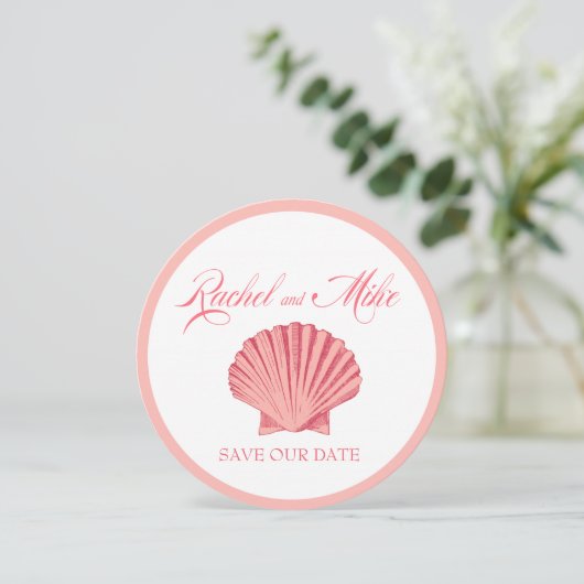 Scallop Seashell Beach Wedding | rosa Einladung (Stehend Vorderseite)