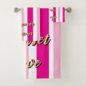 Scalloped Cabana Pink White Summer Stripes Badhandtuch Set (Insitu)