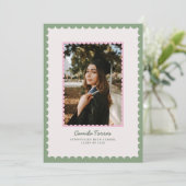 Scalloped Frame Graduation Photo Announcement Einladung (Stehend Vorderseite)