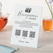 Scan QR Code App Digital Honeymoon Fund Hochzeit Sockelschild (In Situ)