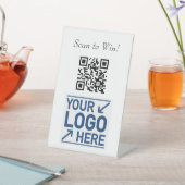 Scan to Win QR Tabletop-Signierung - vollständig a Sockelschild (In SItu)