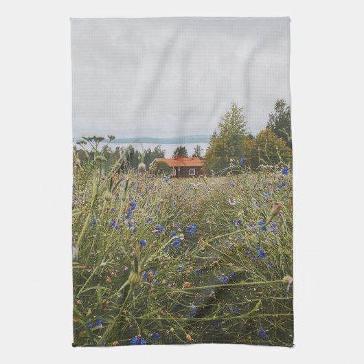 Scandi-Hütte am See Geschirrtuch (Vertikal)
