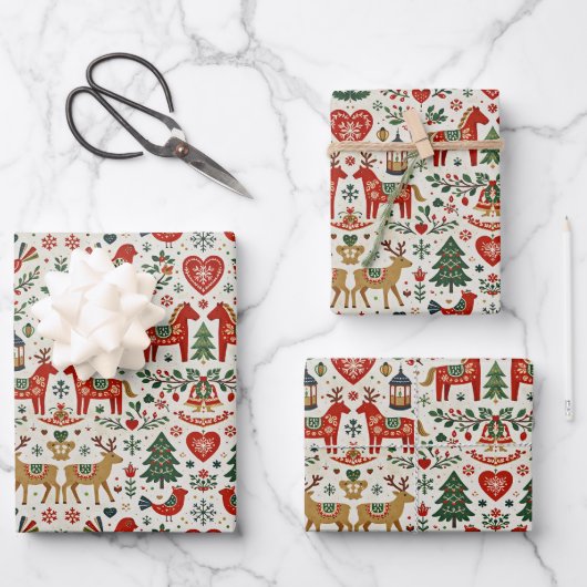 Scandinavian Red and Green Folk Christmas Pattern Geschenkpapier Set (Vorderseite)
