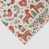 Scandinavian Red and Green Folk Christmas Pattern Seidenpapier (Ausschnitt)