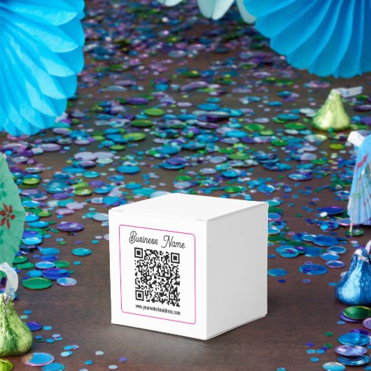 Scannbarer QR-Code mit kursiver Handschrift Geschenkschachtel (Party)